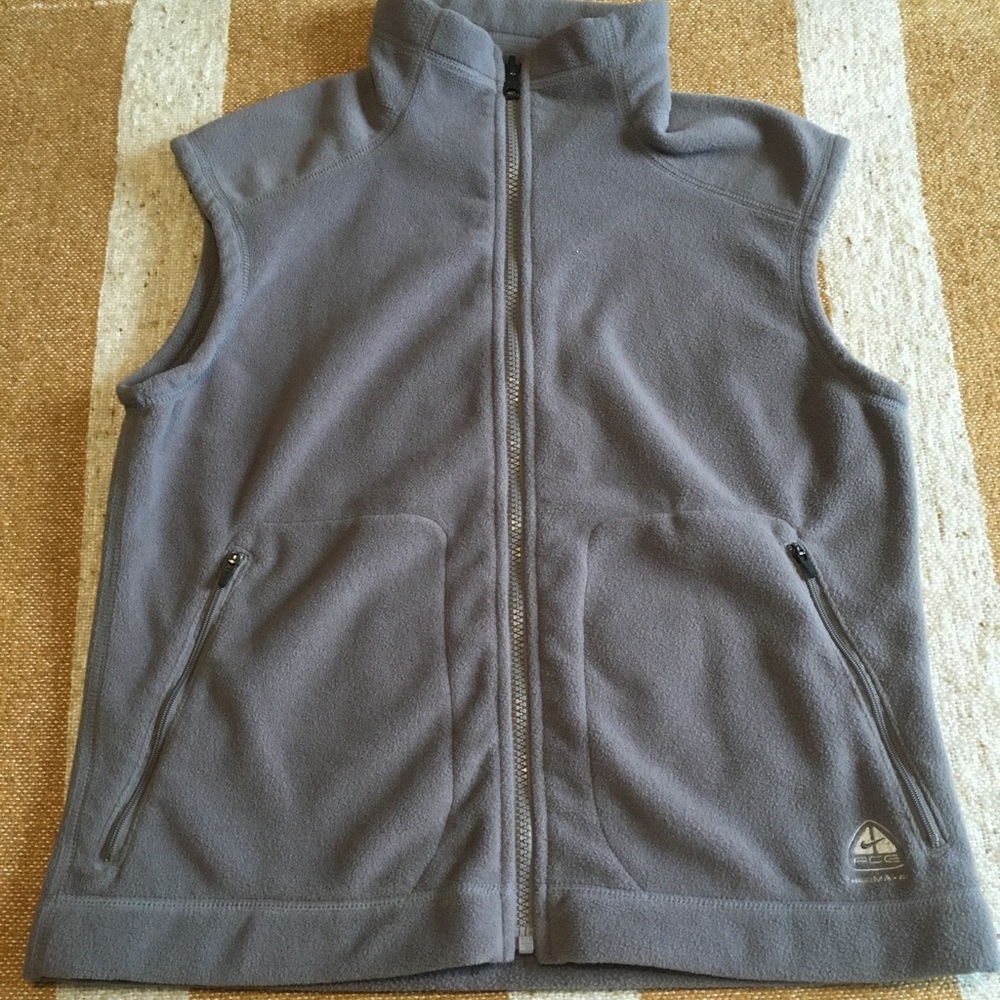 COPY - PRICE ⬇️ Vintage Nike ACG vest